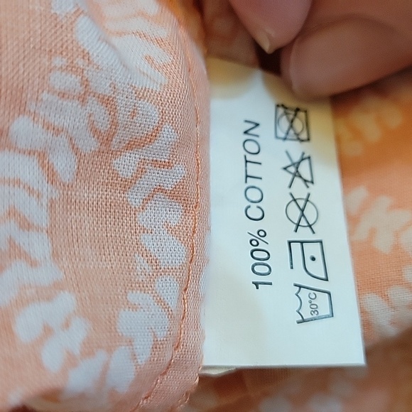 rock flower paper orange & white sleeveless tunic. Size is Large. 100% cotton. - Picture 7 of 8